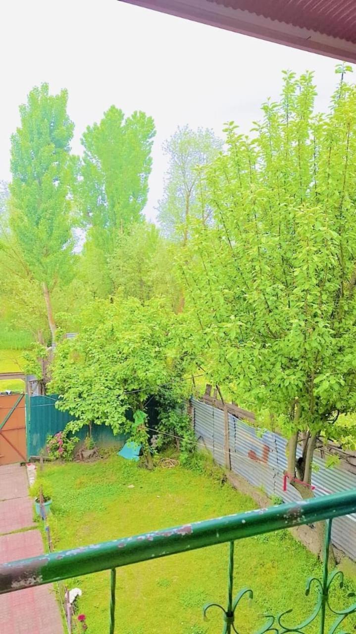 Lake View Qazi Guest house *