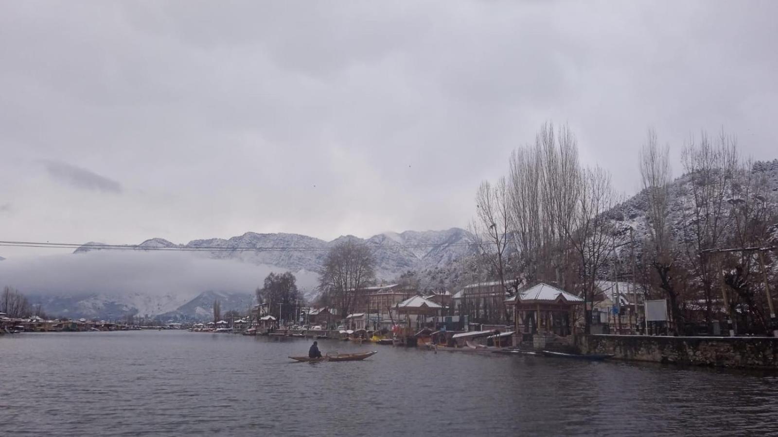 Homestay Island And Srinagar (Jammu and Kashmir)