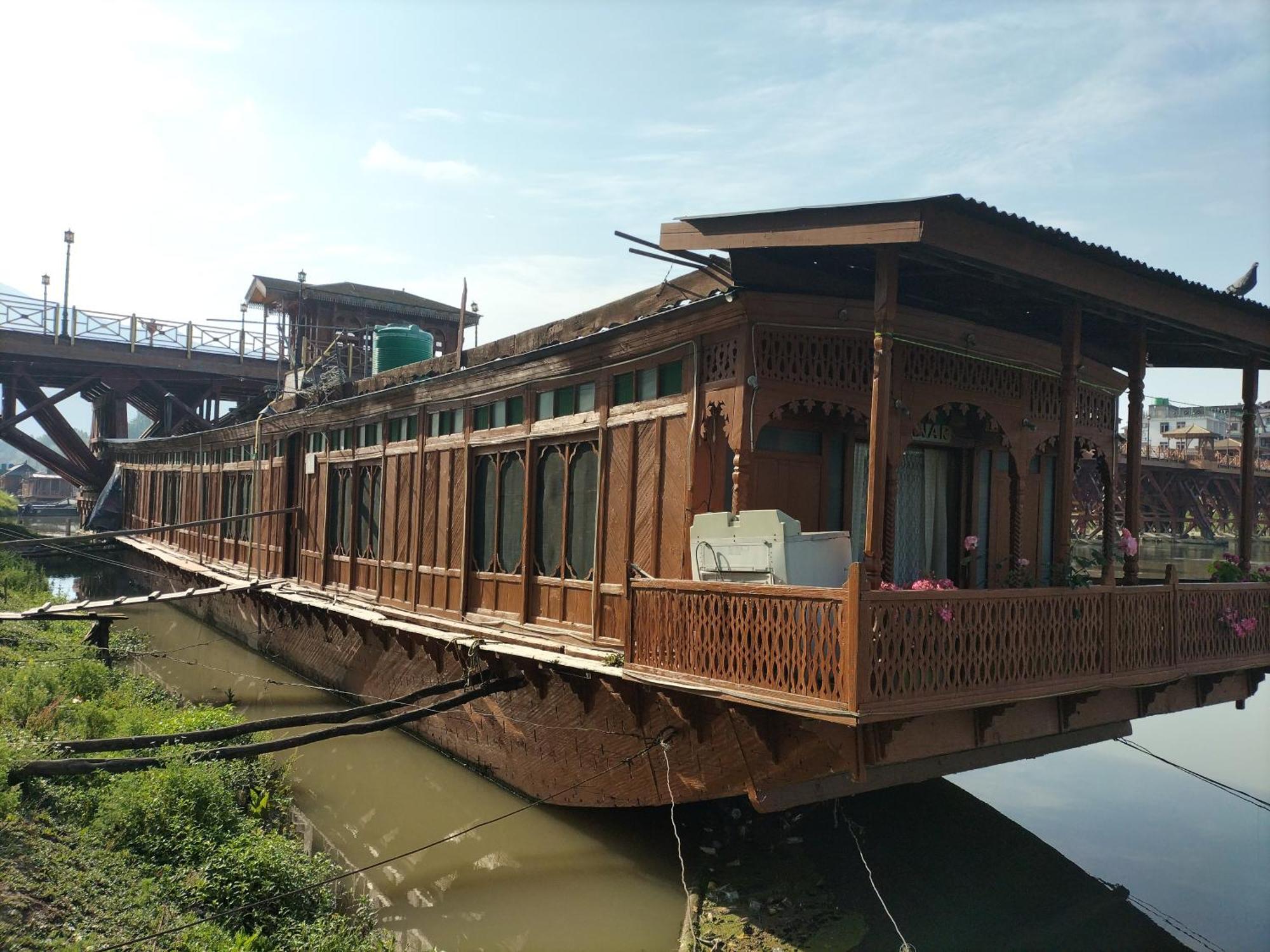 Hotel Houseboat Alwar Srinagar (Jammu and Kashmir)