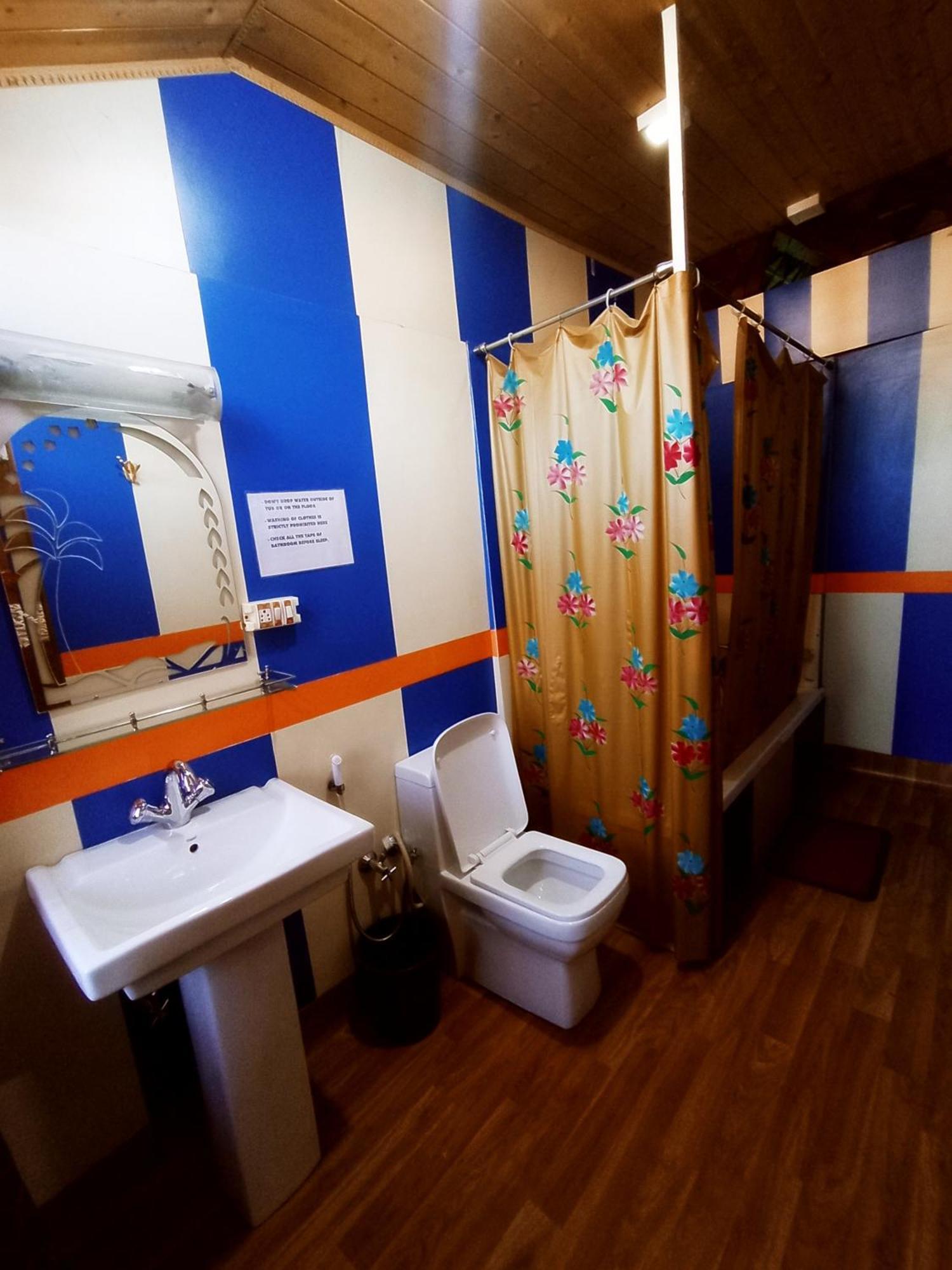Merry Dawn Houseboat Hotel Srinagar (Jammu and Kashmir)