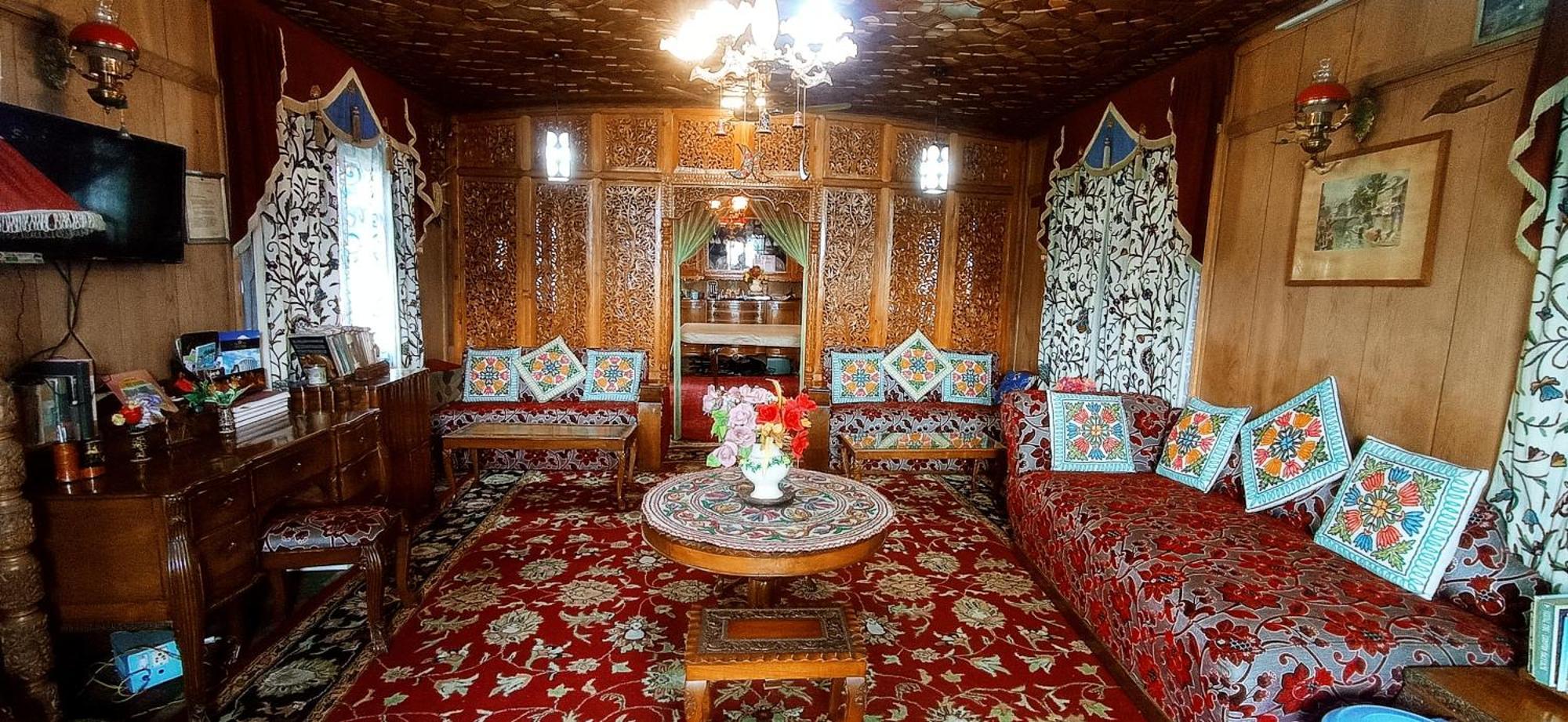 Hotel Merry Dawn Houseboat Srinagar (Jammu and Kashmir)
