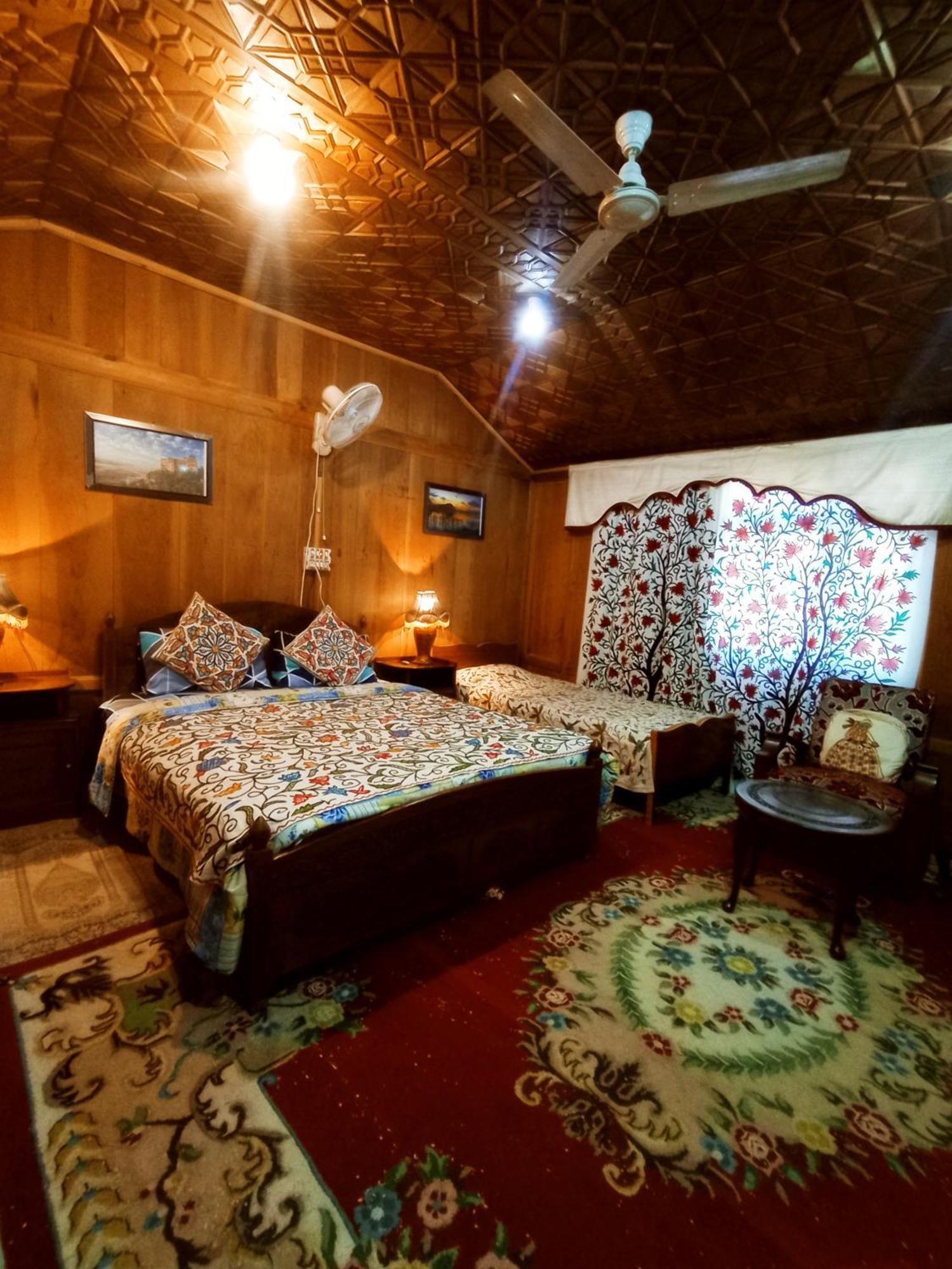 Merry Dawn Houseboat Hotel Srinagar (Jammu and Kashmir)