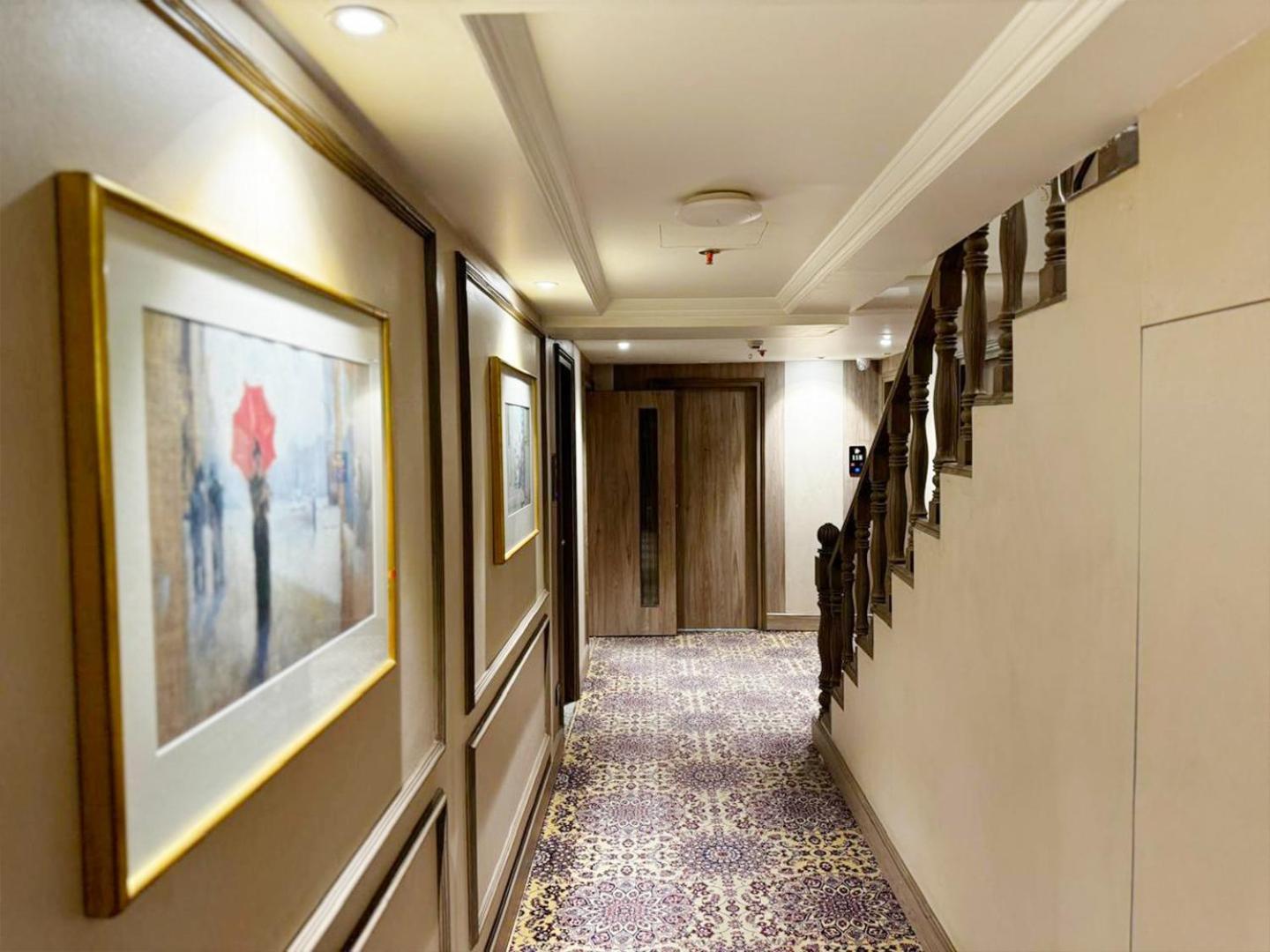 Lake View Kashmir Hotel 4*