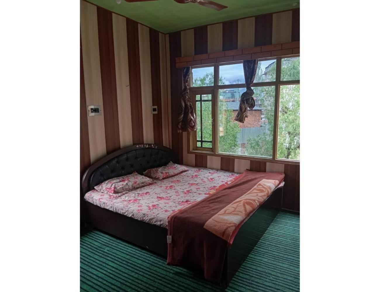 Homestay Al-azizia, Srinagar (Jammu and Kashmir)