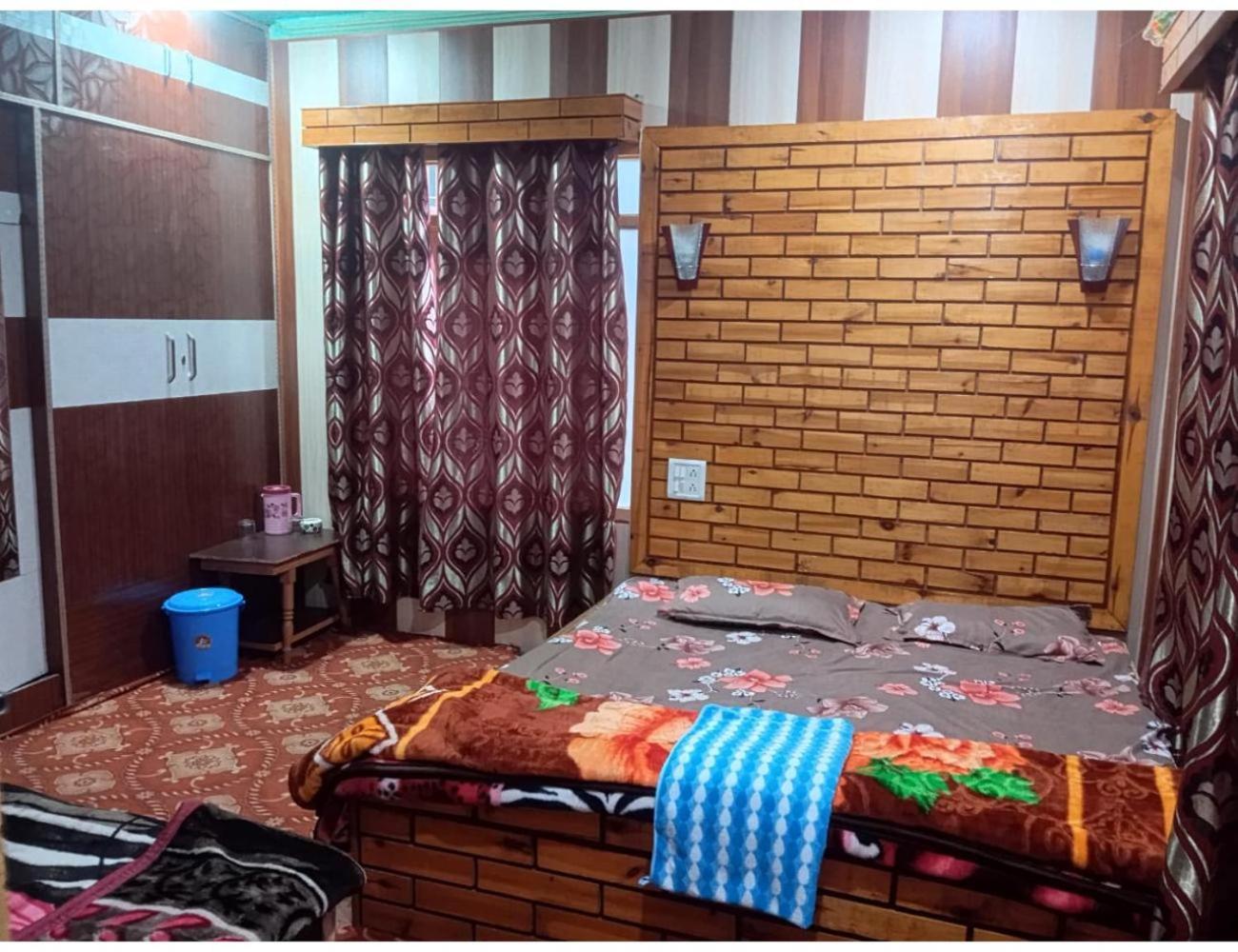 Al-azizia, Homestay