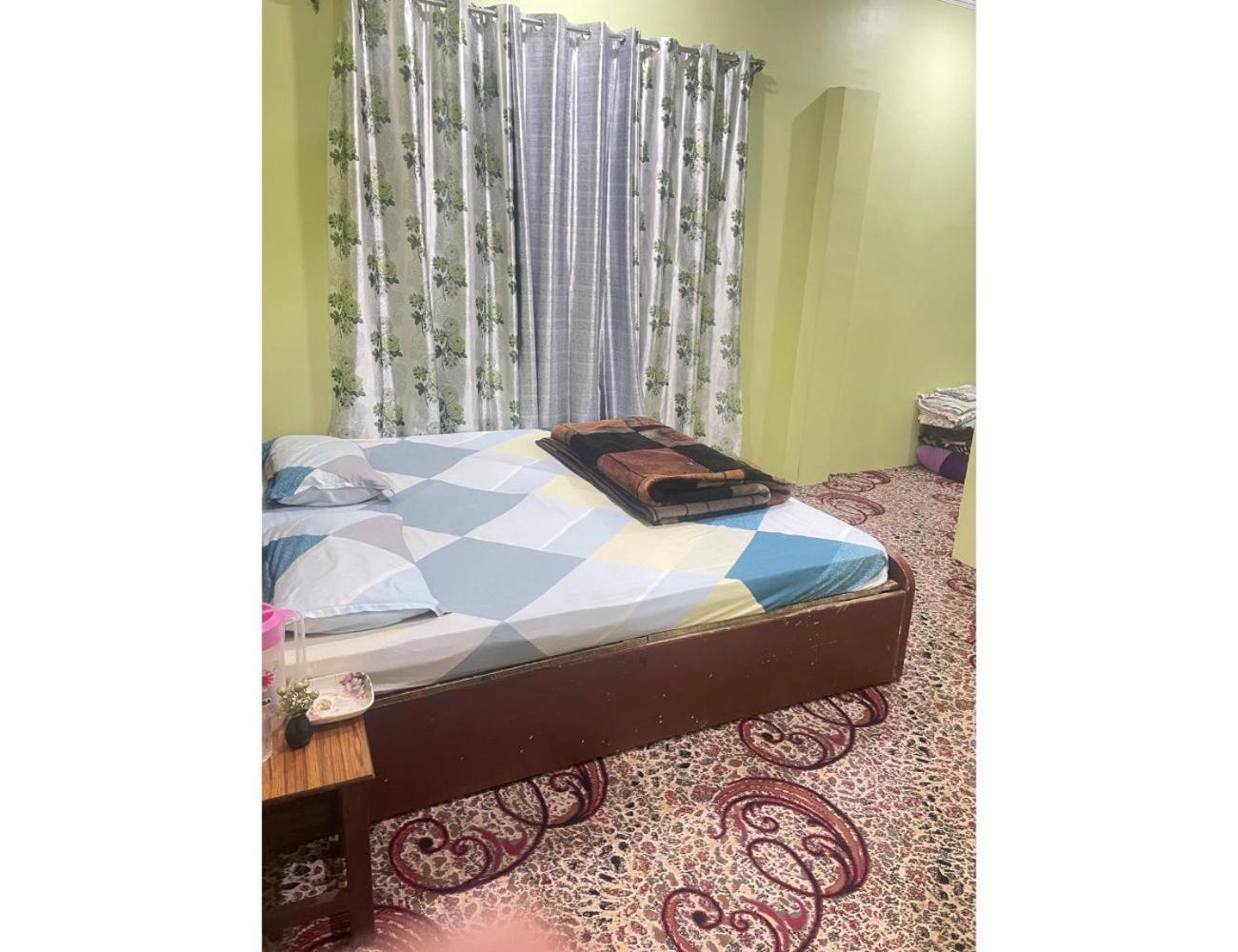Al-azizia, Homestay Srinagar (Jammu and Kashmir)