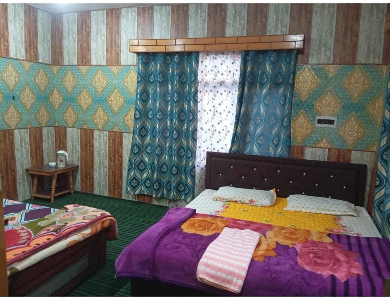 Homestay Al-azizia, Srinagar (Jammu and Kashmir)
