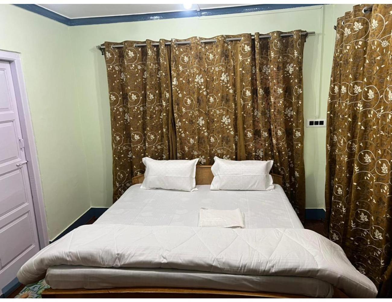 Homestay Al-azizia, *