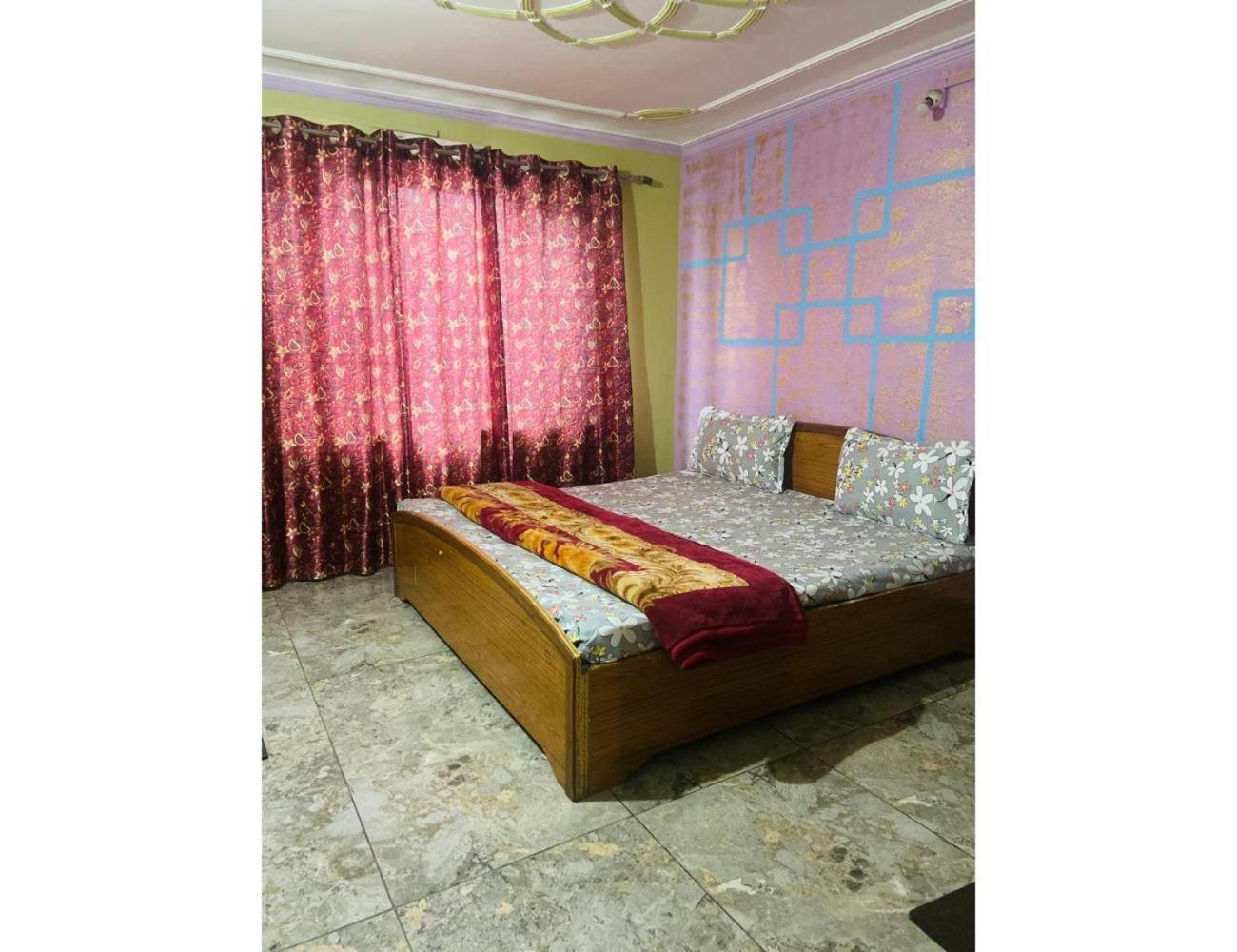 Homestay Heeposh, *
