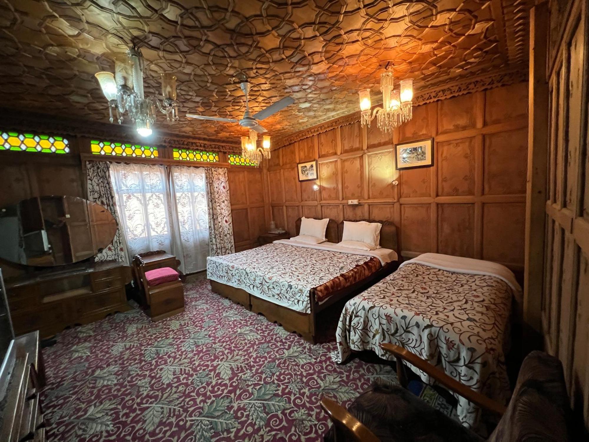 Royal Athena Group Of Houseboats Resort