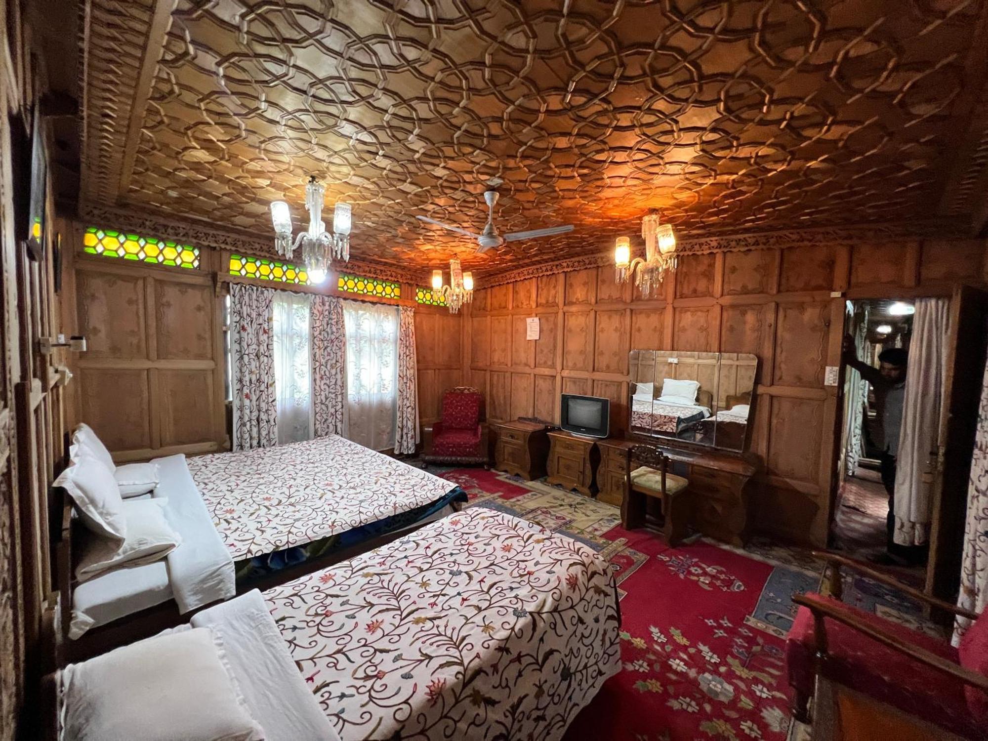 Resort Royal Athena Group Of Houseboats Srinagar (Jammu and Kashmir)