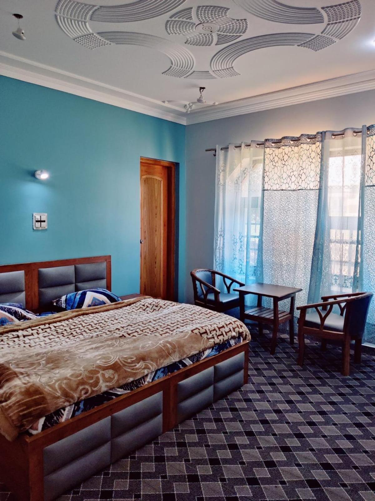 The Aastana * Srinagar (Jammu and Kashmir)