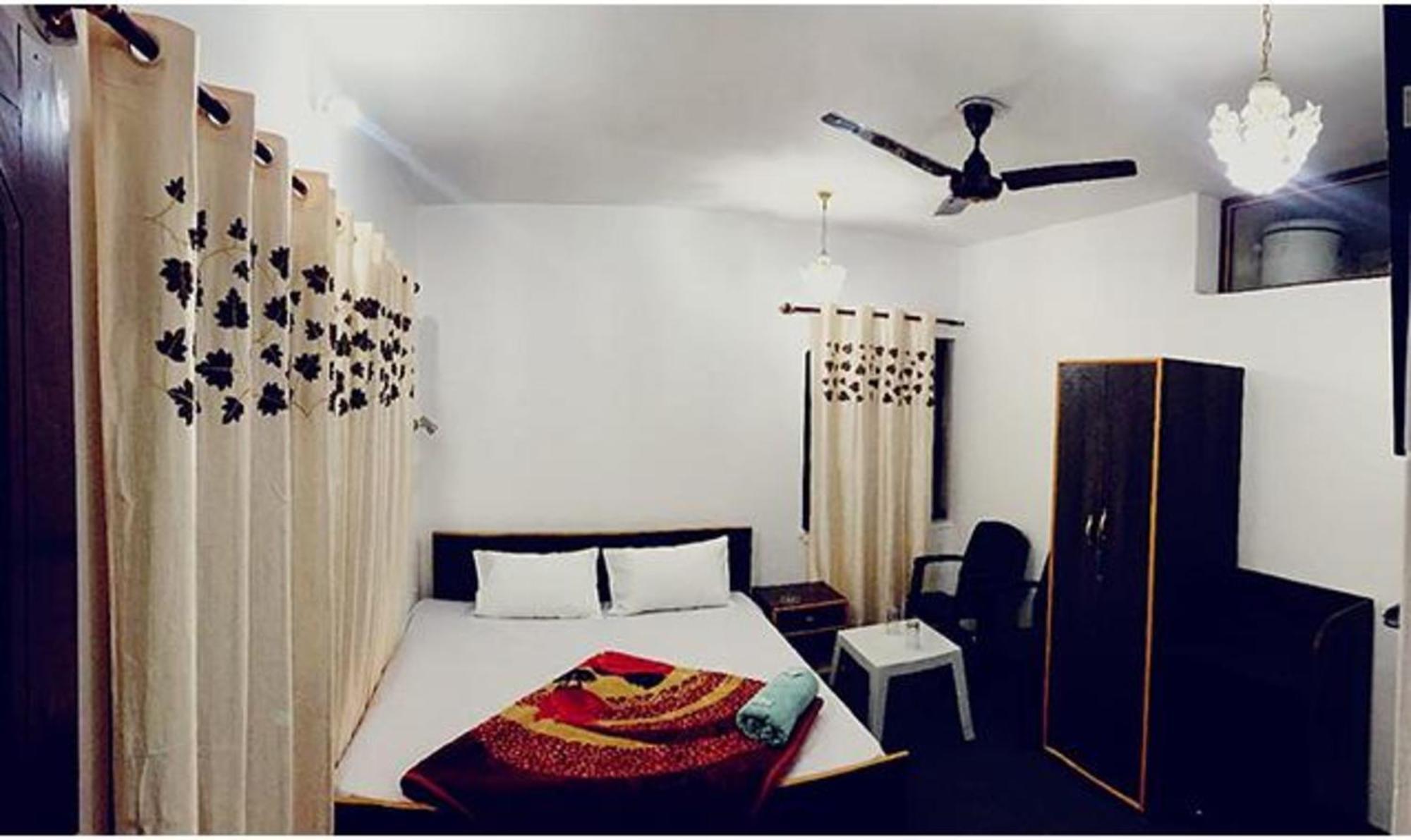 Fabhotel Ta Hayaat Srinagar (Jammu and Kashmir)