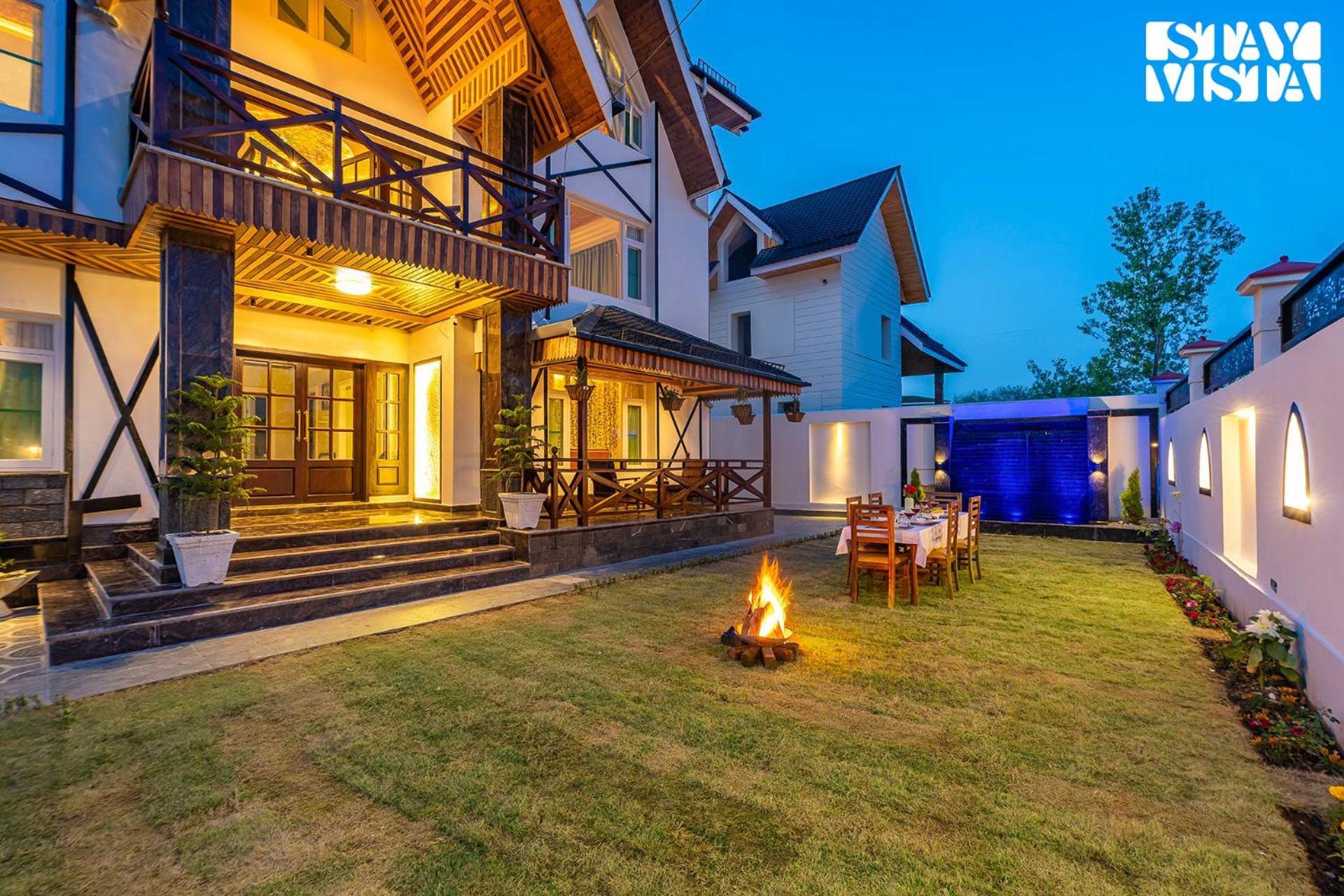 Villa Stayvista At Gauhar With Projector Set-up, Steam & Indoor Jacuzzi Srinagar (Jammu and Kashmir)