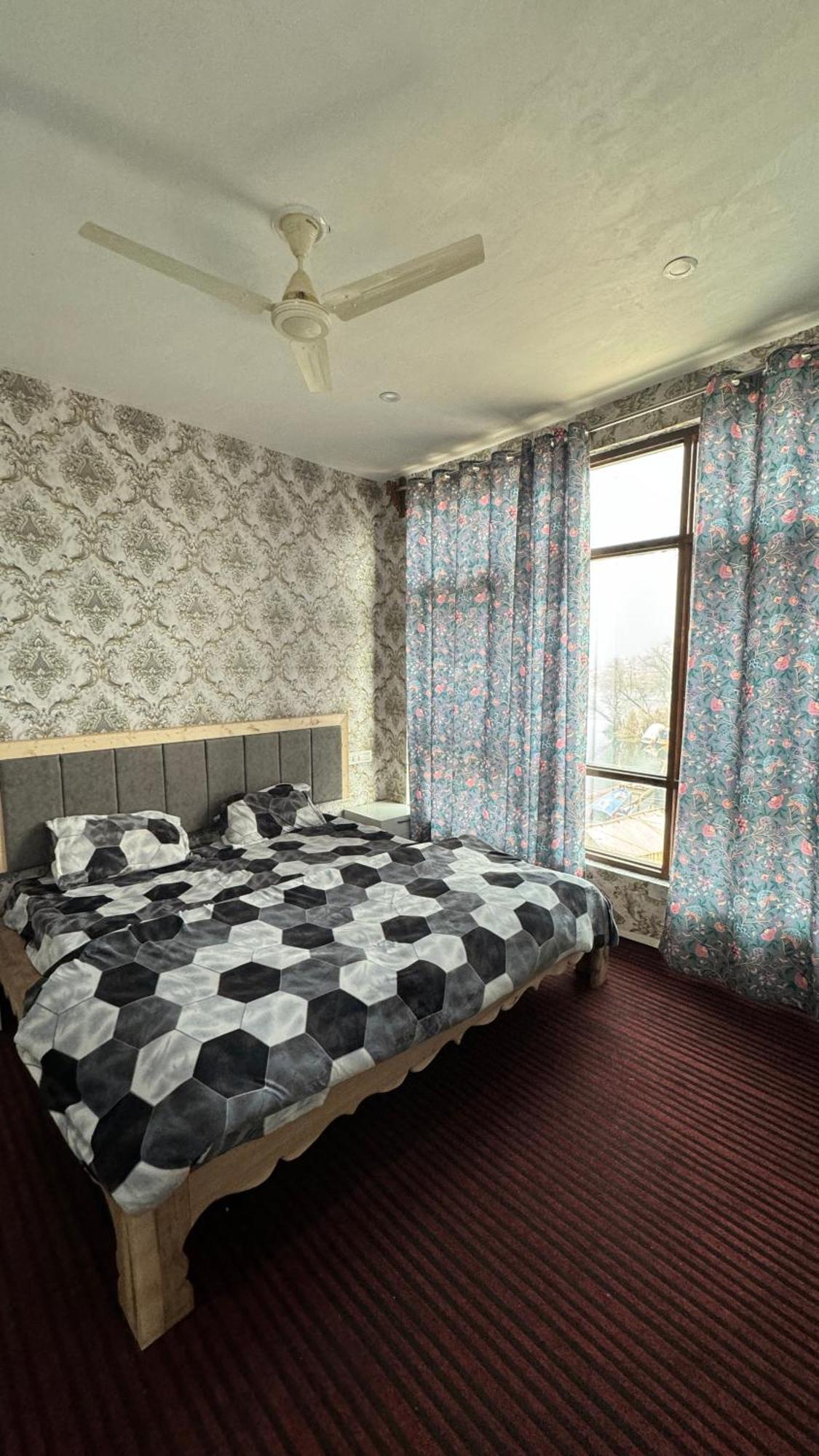 Tripzigo Hotel Srinagar (Jammu and Kashmir)