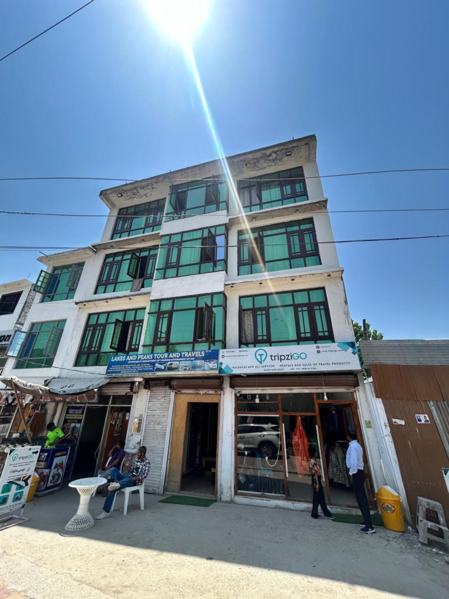 Tripzigo * Srinagar (Jammu and Kashmir)