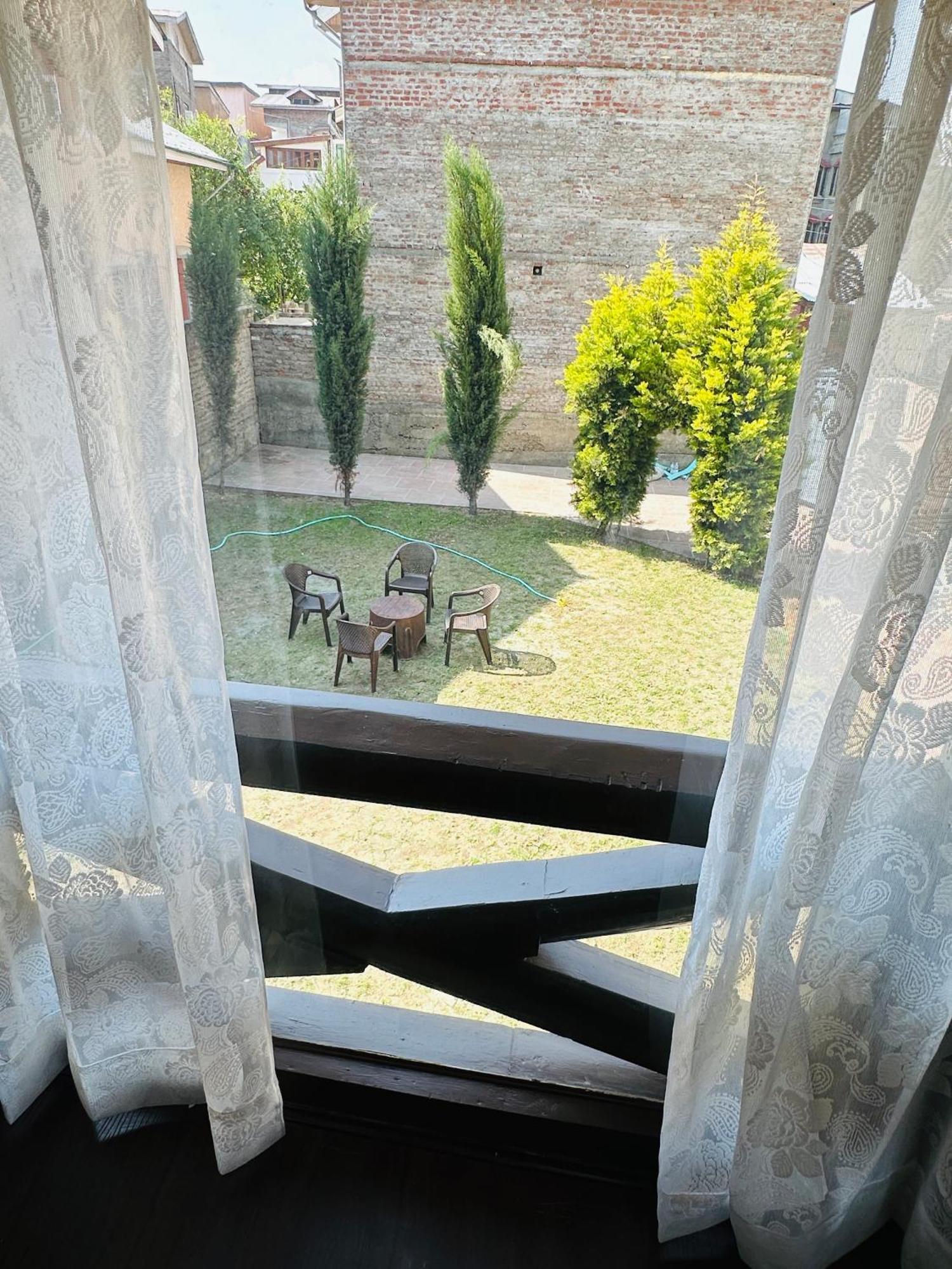 The Chinar Retreat Hut