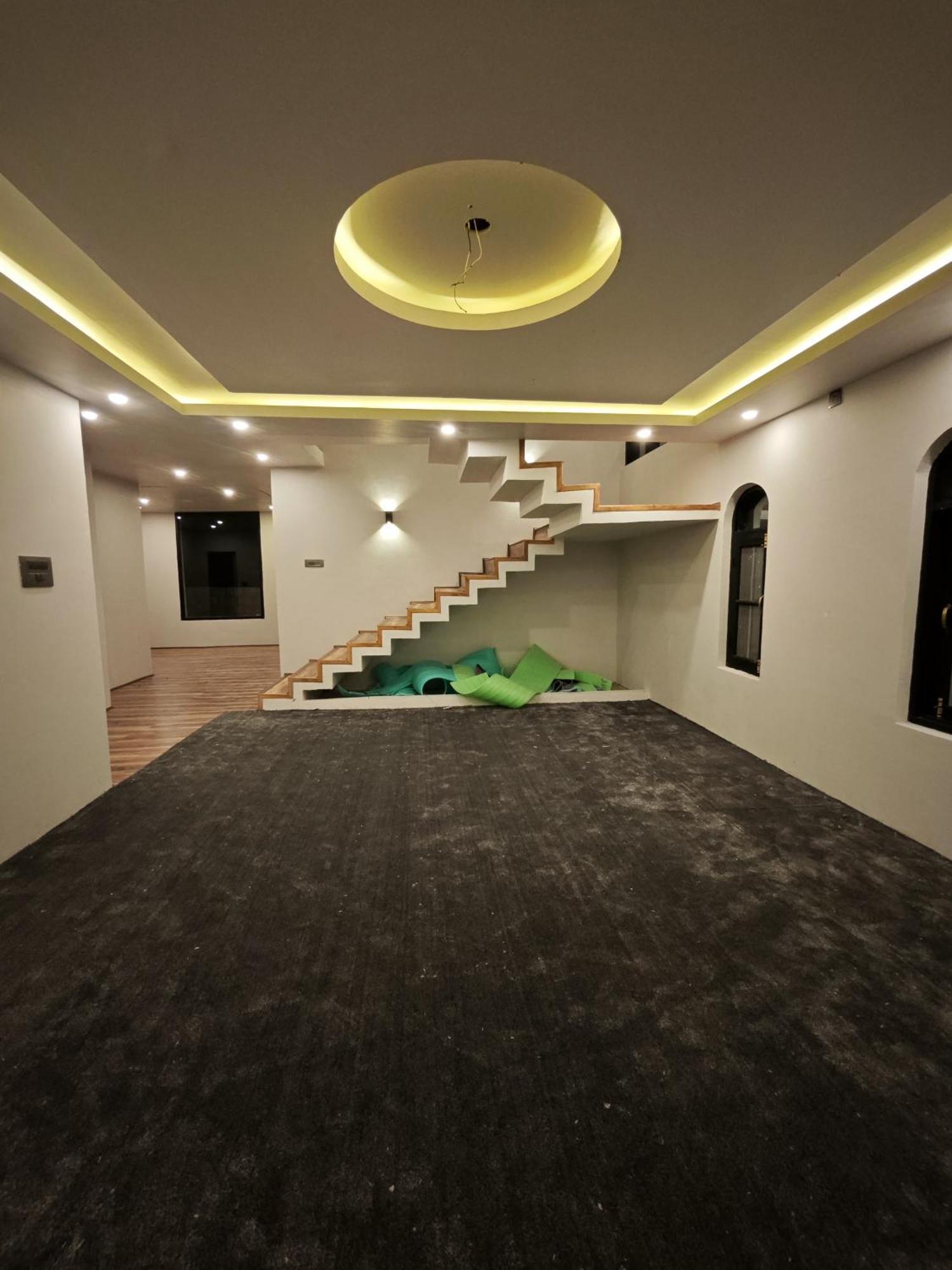 Adi Hotel Srinagar (Jammu and Kashmir)