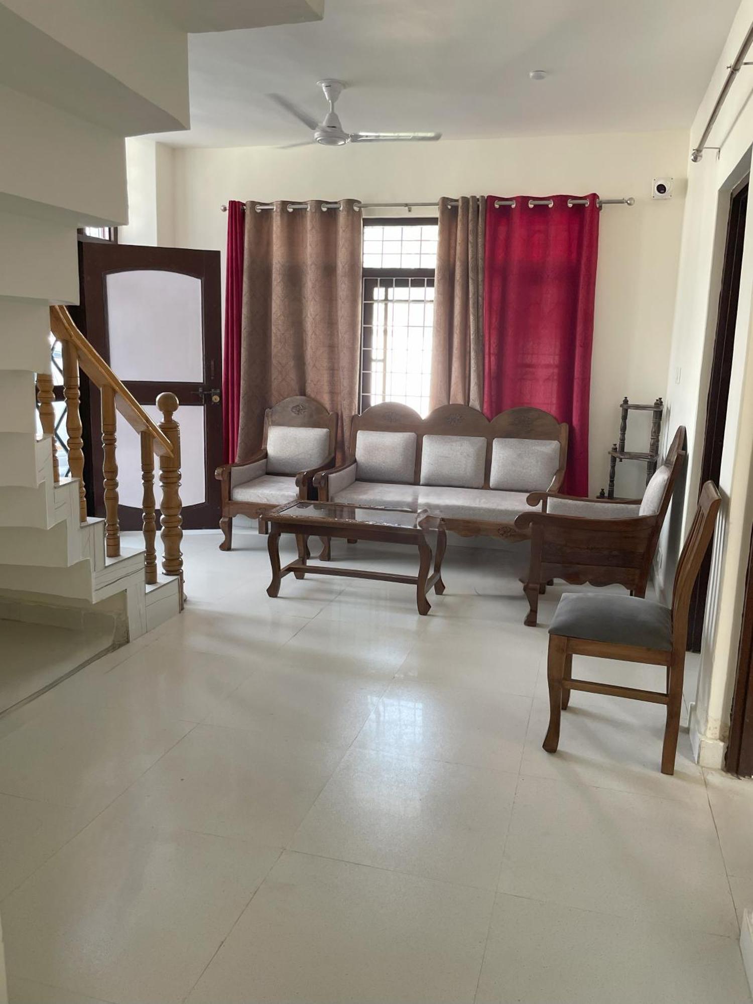 Zinnia East Homestay