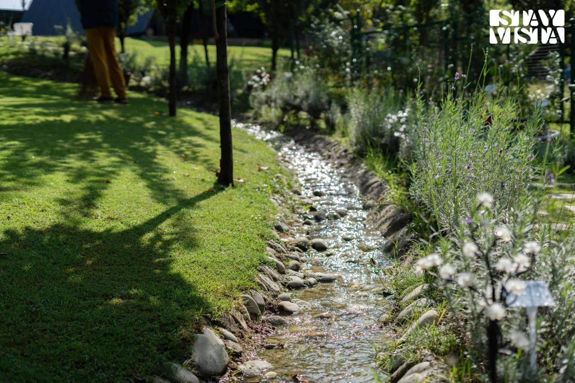 Villa Stayvista At Rahat With Private Pool, Lawn & Bbq Srinagar (Jammu and Kashmir)