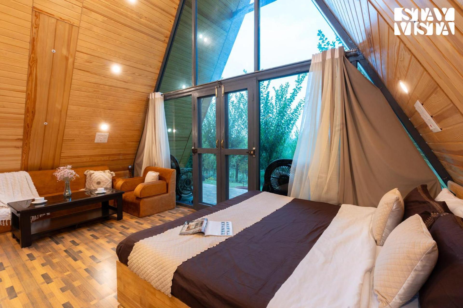 Stayvista At Rahat With Private Pool, Lawn & Bbq Srinagar (Jammu and Kashmir)