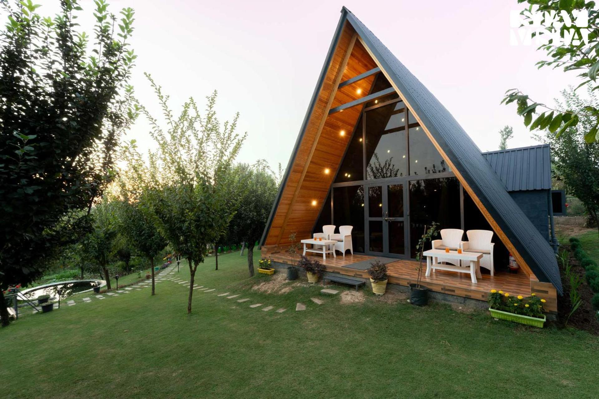 Villa Stayvista At Rahat With Private Pool, Lawn & Bbq