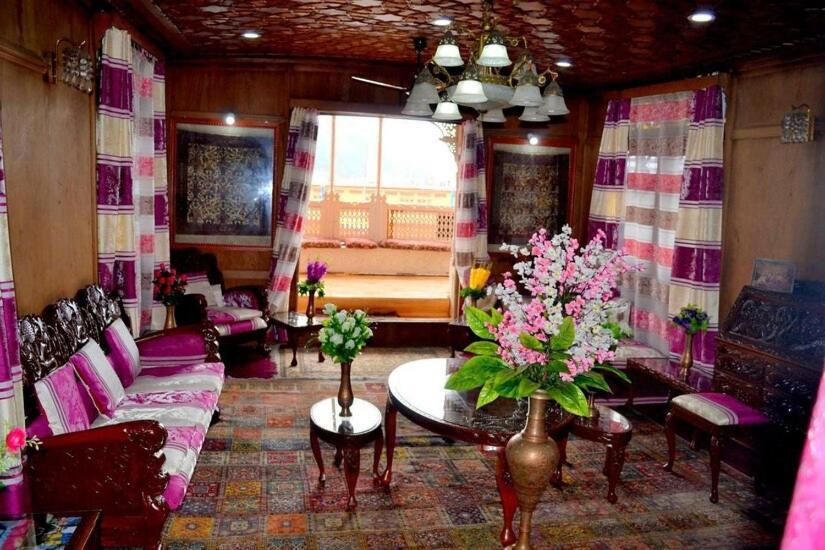 Hotel Montreal Group Of Houseboats Srinagar (Jammu and Kashmir)