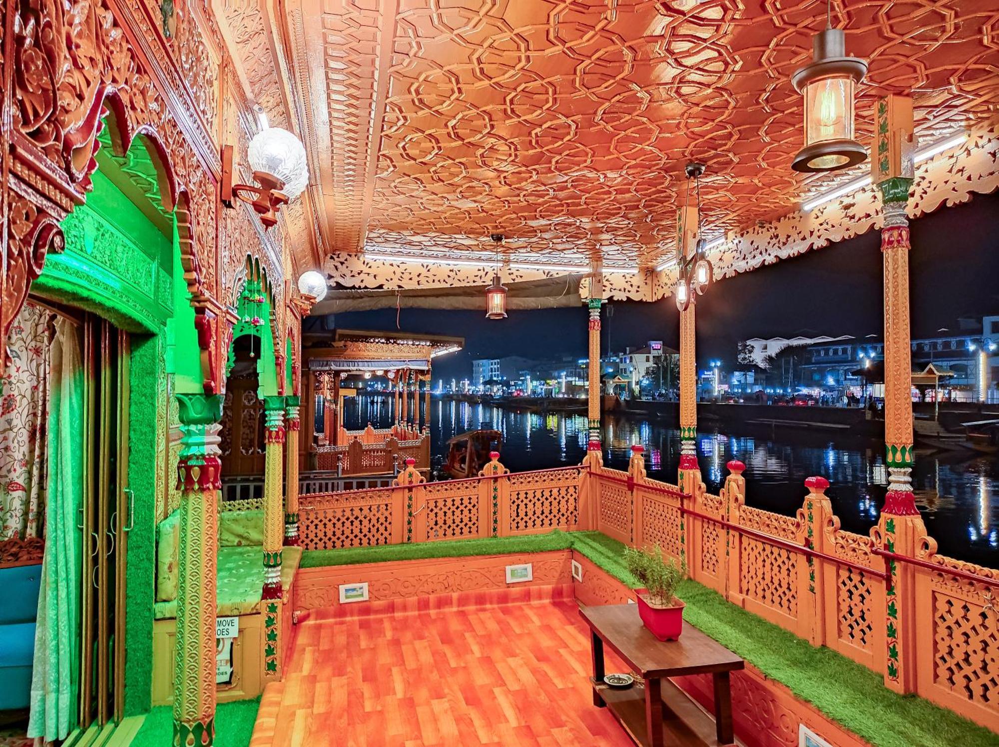 Dal Heritage Houseboat New Manila Botel Srinagar (Jammu and Kashmir)
