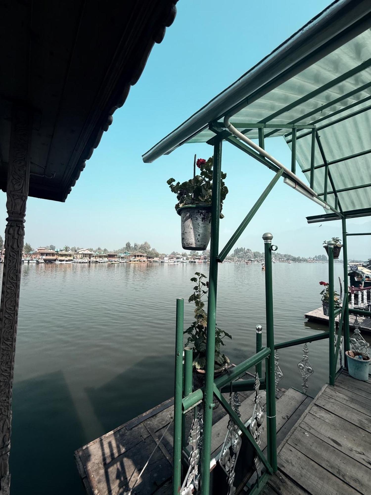 Hotel Lalarukh Group Of Houseboats