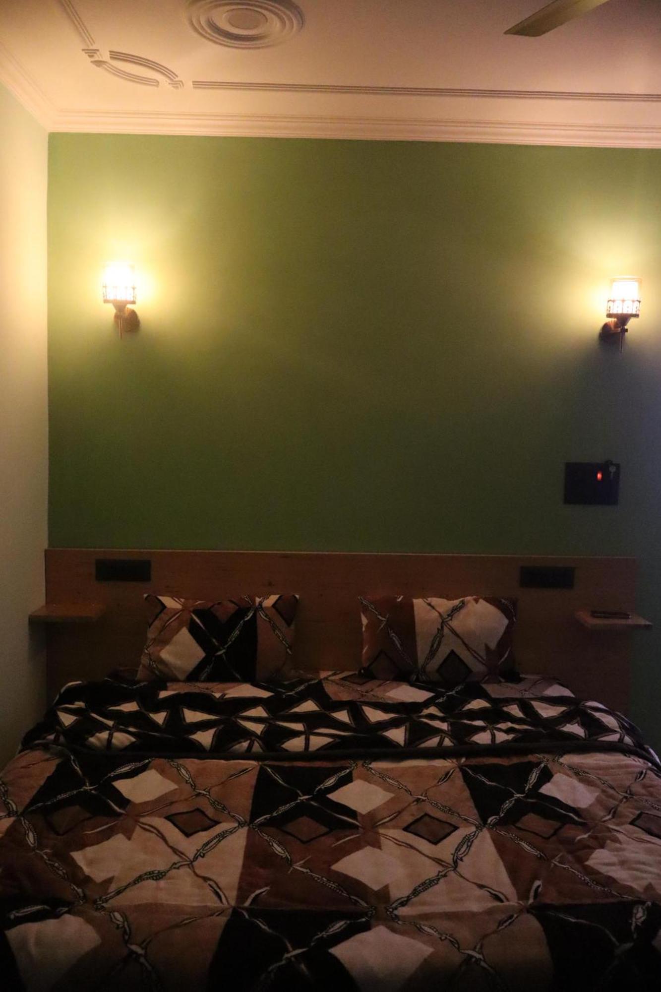 Anjeer Villa