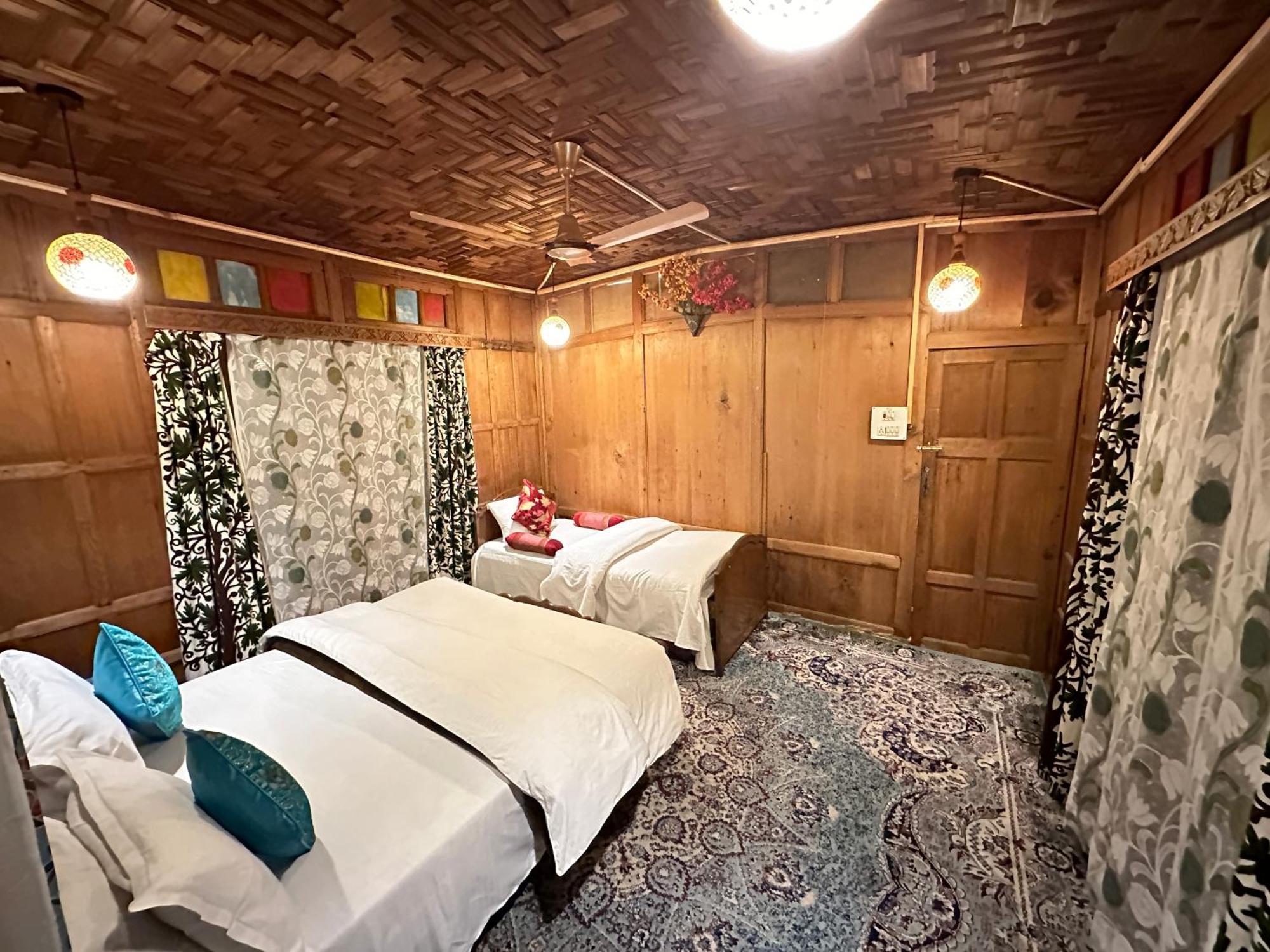 Heritage Palace Srinagar (Jammu and Kashmir)
