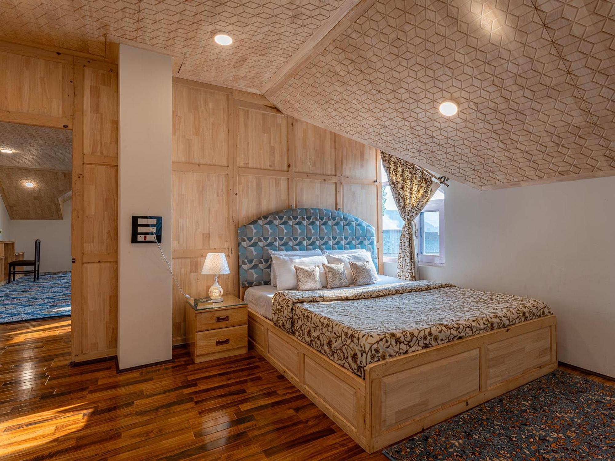 Moustache Hostel Srinagar (Jammu and Kashmir)