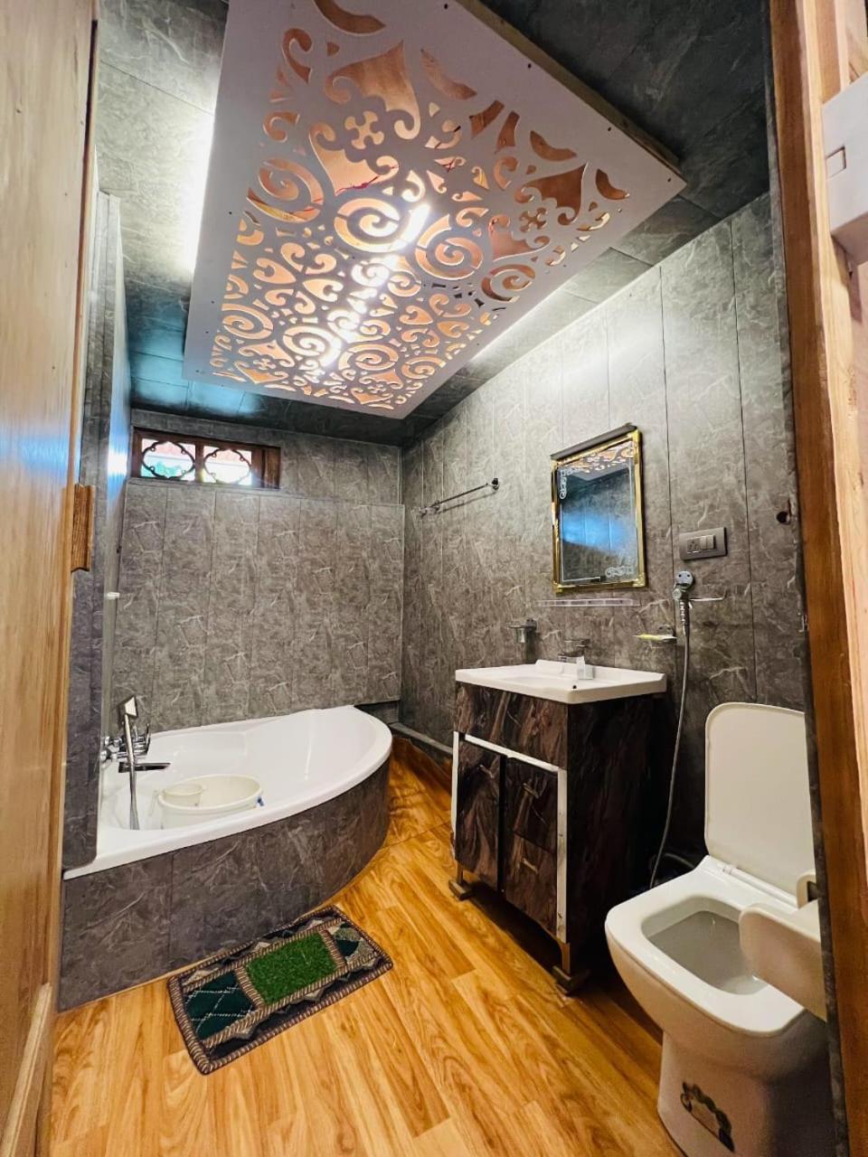 New Zealand Group Of Houseboats