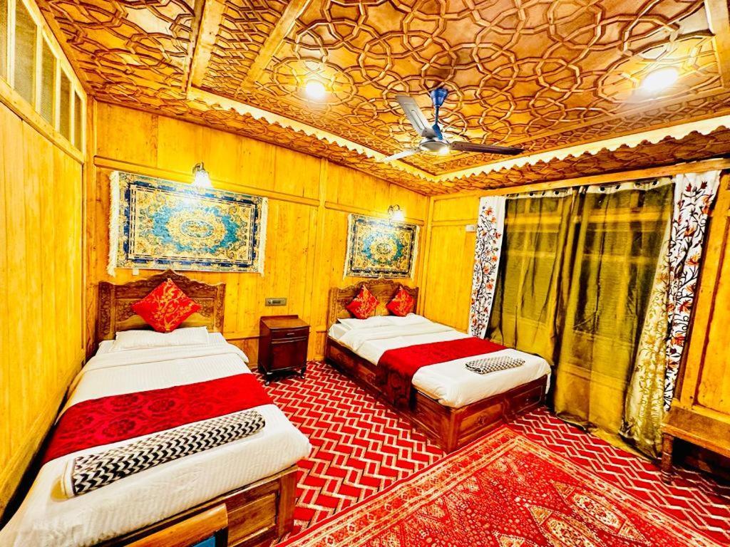 Botel New Zealand Group Of Houseboats Srinagar (Jammu and Kashmir)