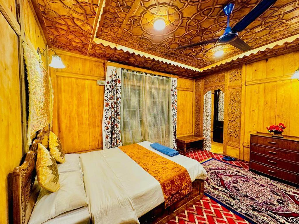 Botel New Zealand Group Of Houseboats Srinagar (Jammu and Kashmir)