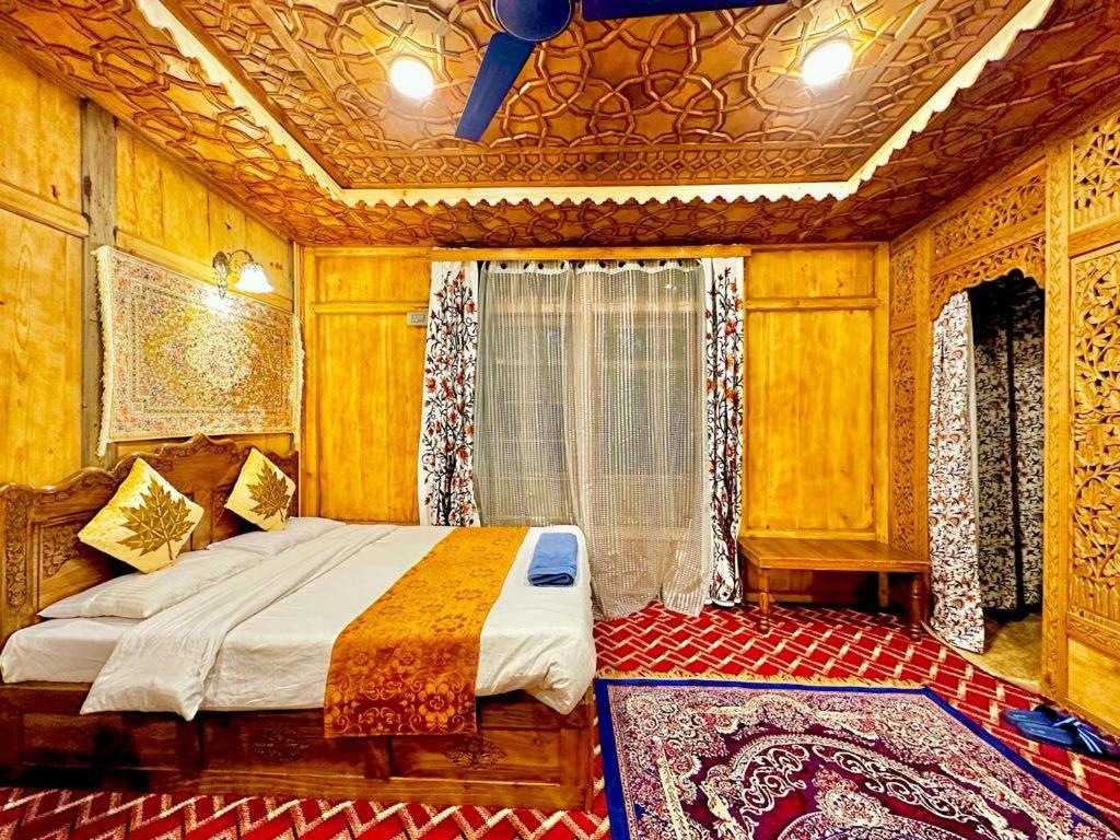 New Zealand Group Of Houseboats Srinagar (Jammu and Kashmir)