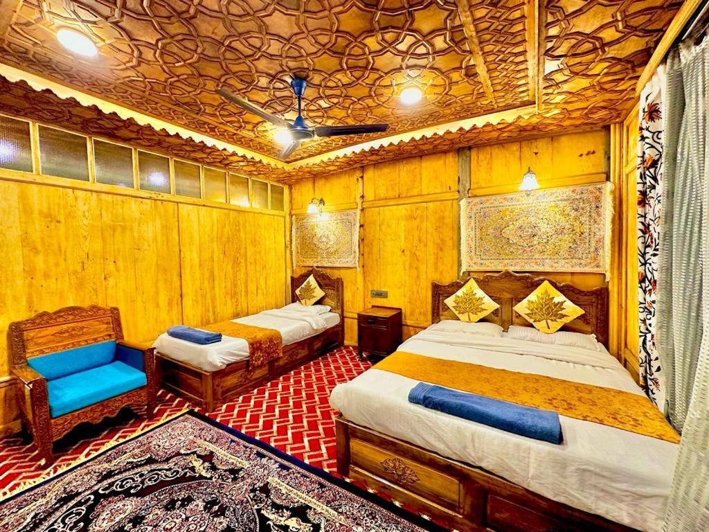 New Zealand Group Of Houseboats * Srinagar (Jammu and Kashmir)