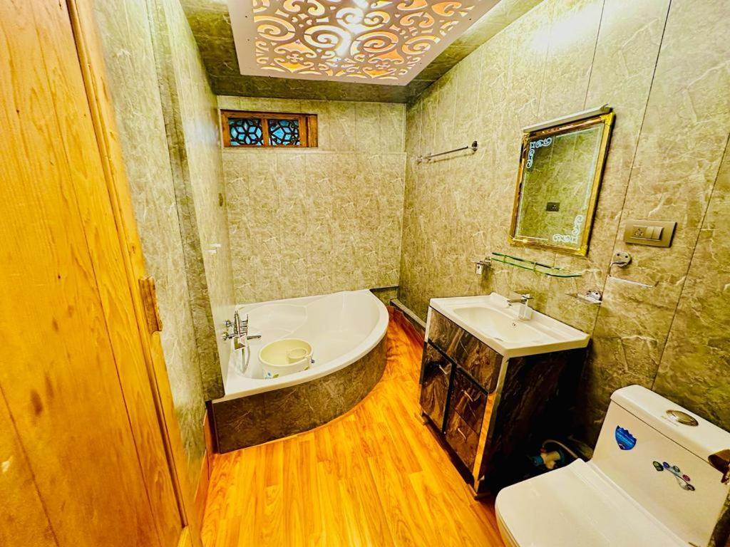 New Zealand Group Of Houseboats * Srinagar (Jammu and Kashmir)