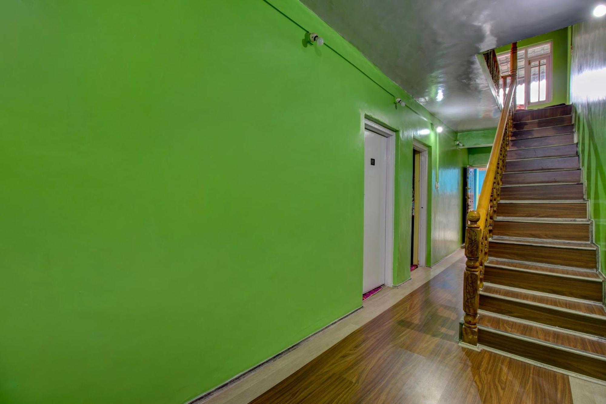 Hotel O Tufkash Srinagar (Jammu and Kashmir)