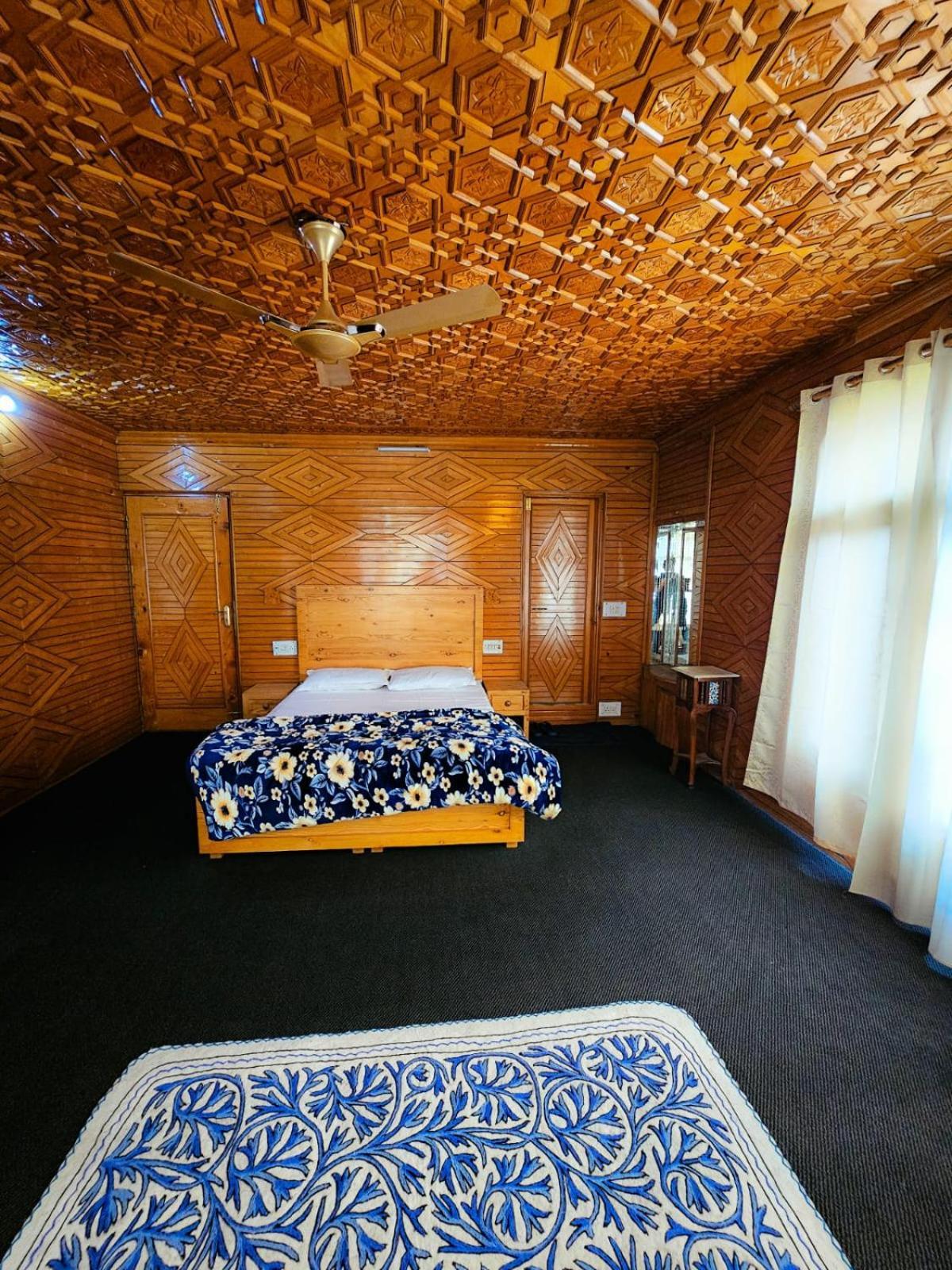 Serene By Juniper Resorts, Rajbagh, * Srinagar (Jammu and Kashmir)