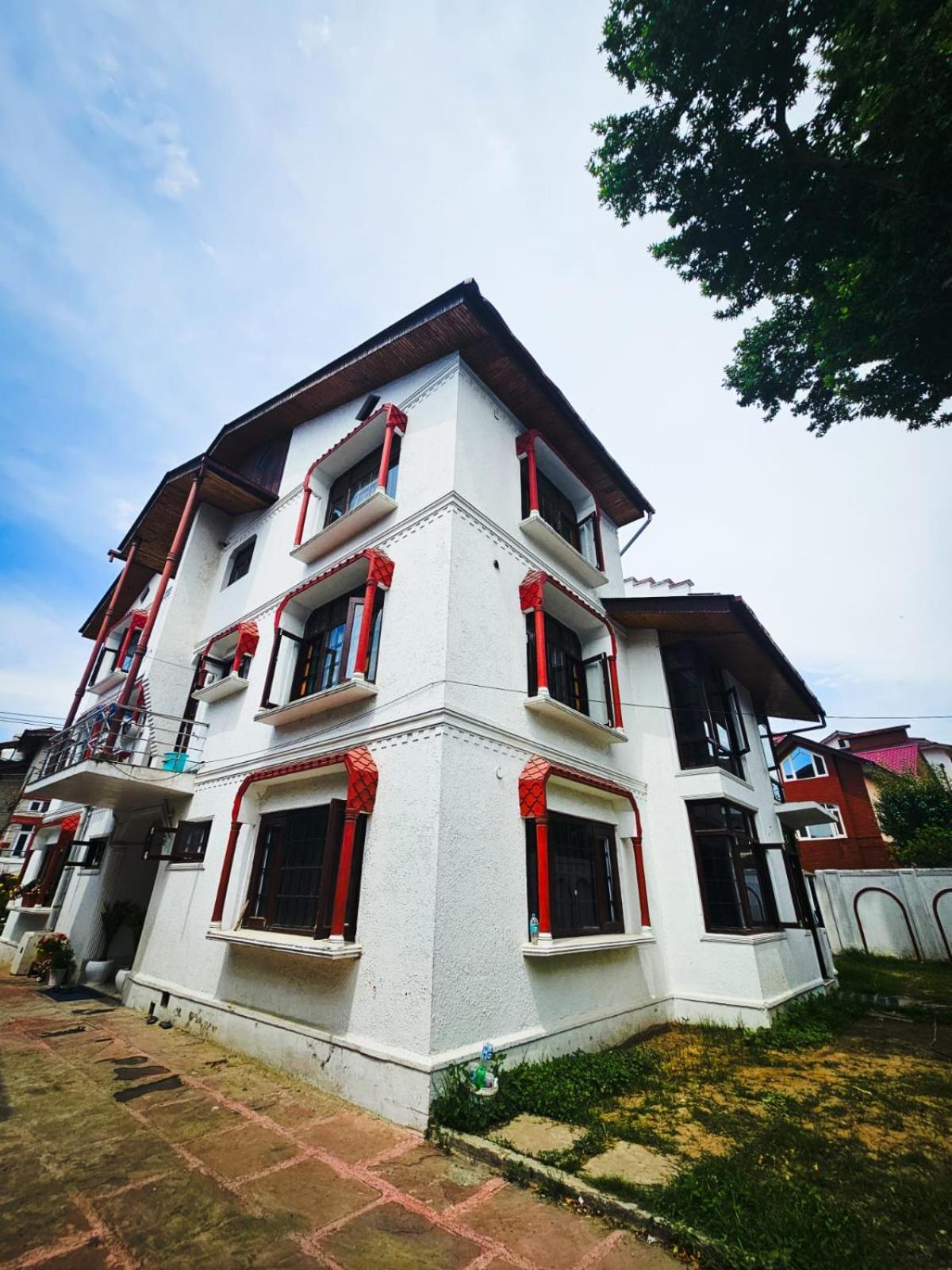 Bed & Breakfast Serene By Juniper Resorts, Rajbagh, Srinagar (Jammu and Kashmir)