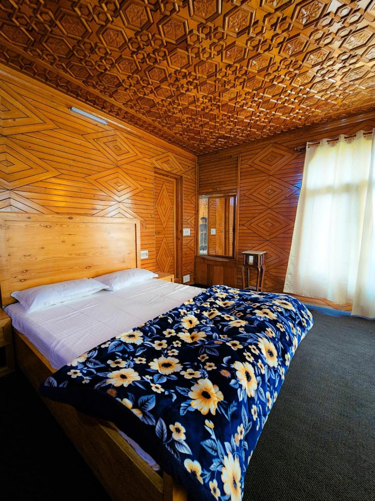 Serene By Juniper Resorts, Rajbagh, Srinagar (Jammu and Kashmir)