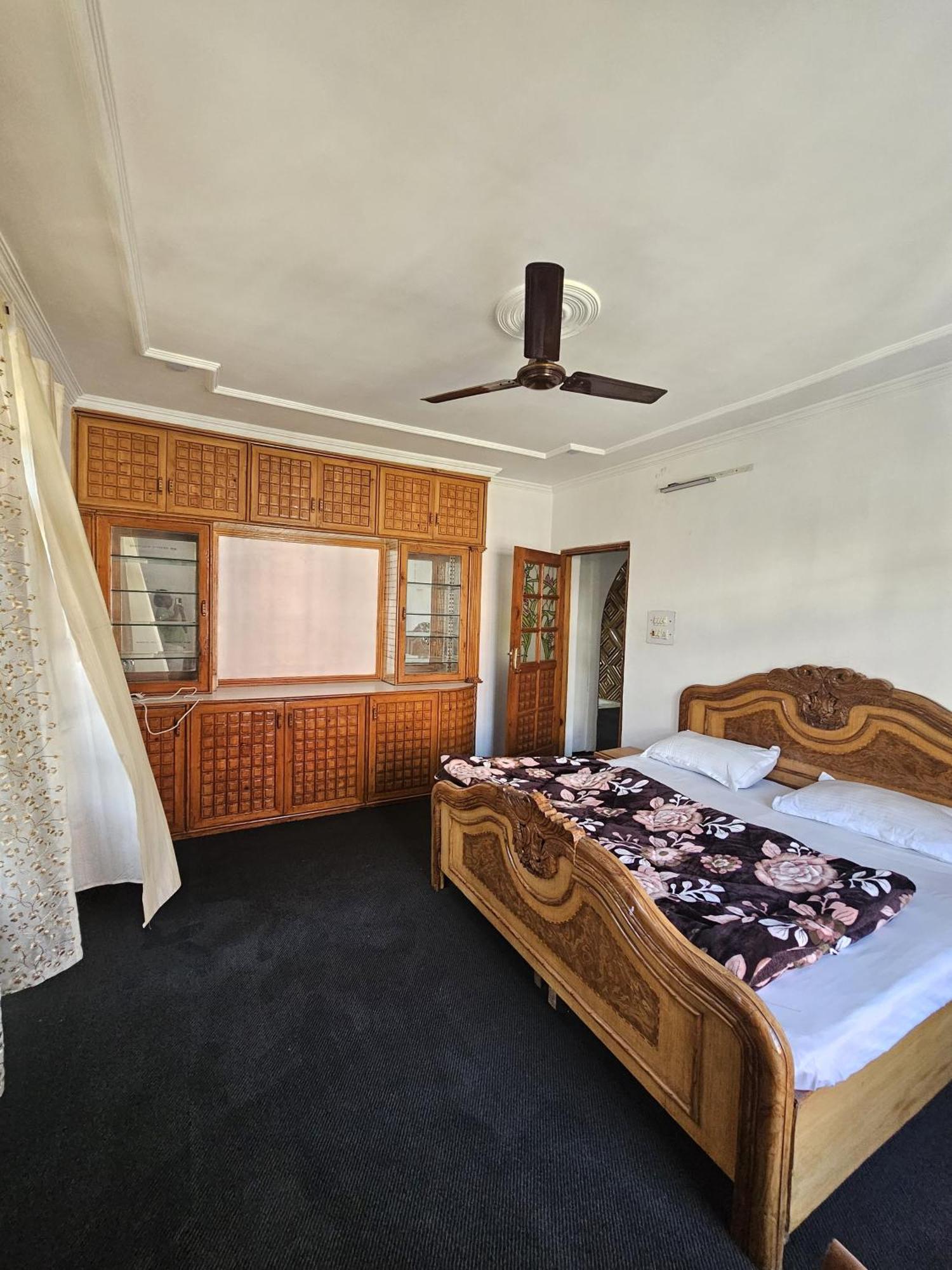 Serene By Juniper Resorts, Rajbagh, Srinagar (Jammu and Kashmir)
