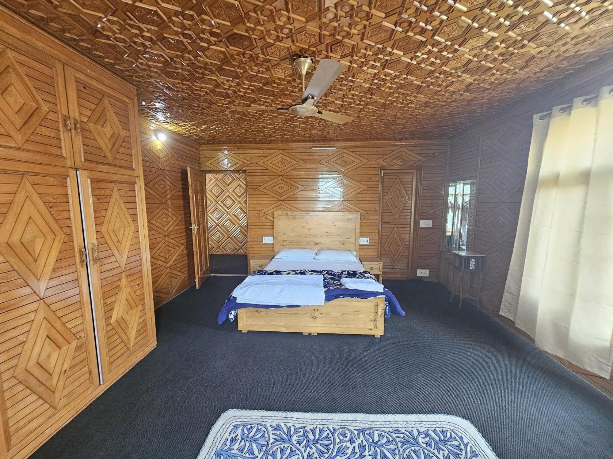 Serene By Juniper Resorts, Rajbagh, * Srinagar (Jammu and Kashmir)