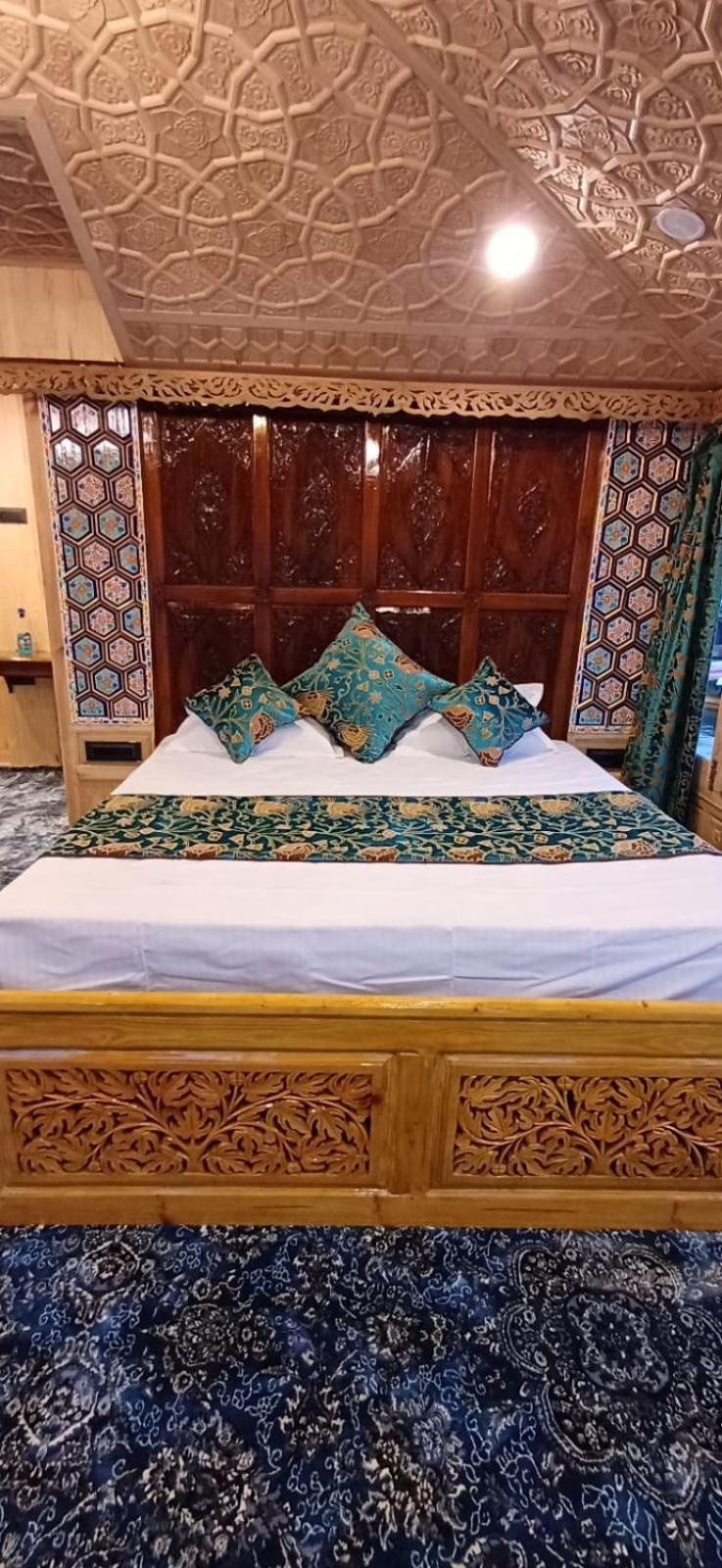 The Smith Palace Group Of Houseboats 4*