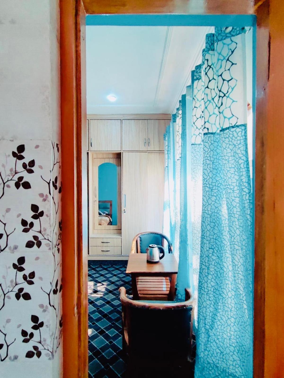 The Aastana Guest house Srinagar (Jammu and Kashmir)