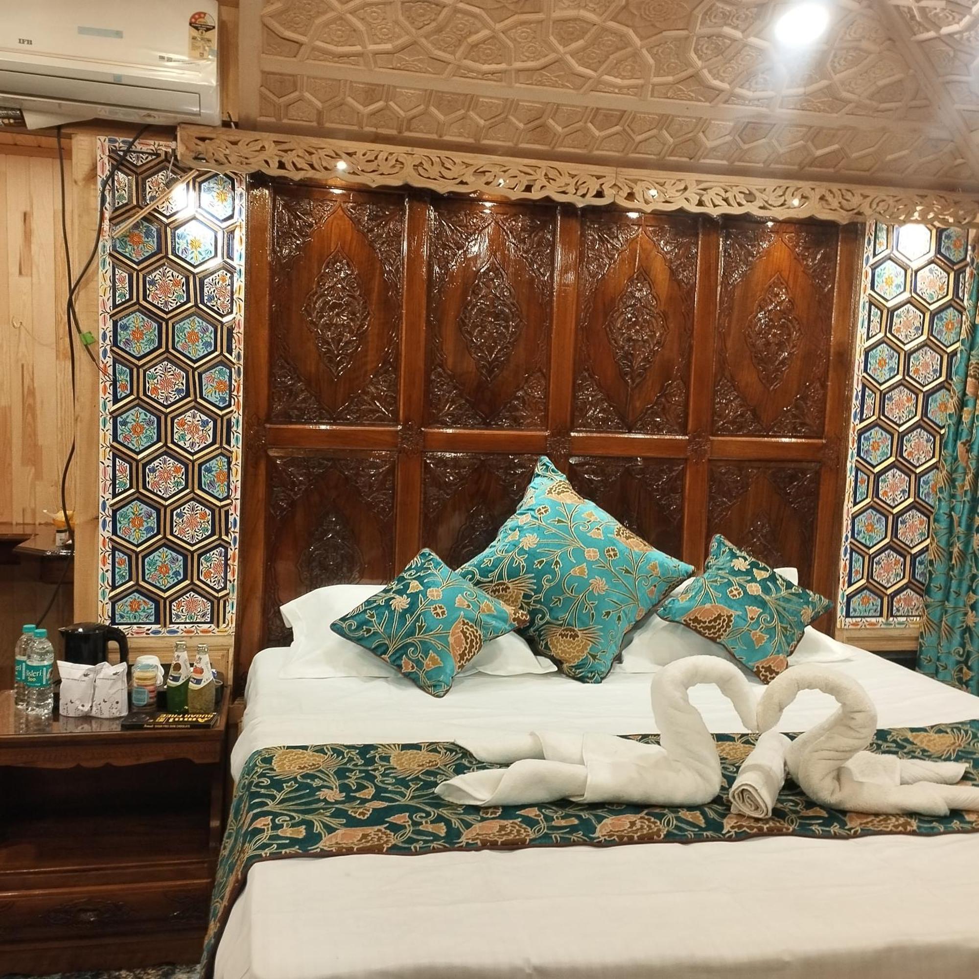 The Smith Palace Group Of Houseboats
