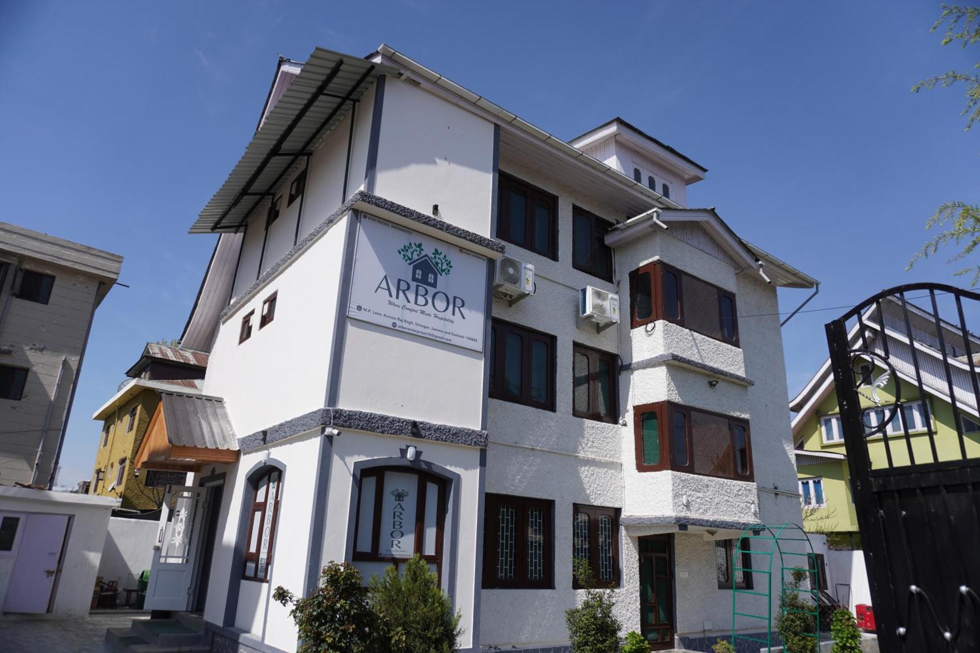Arbor * Srinagar (Jammu and Kashmir)
