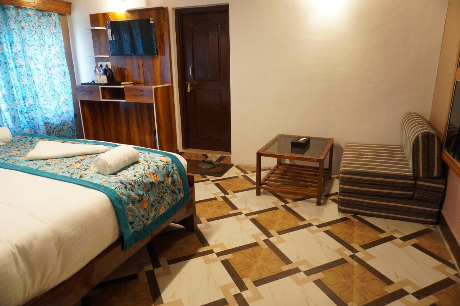 Arbor Hotel Srinagar (Jammu and Kashmir)