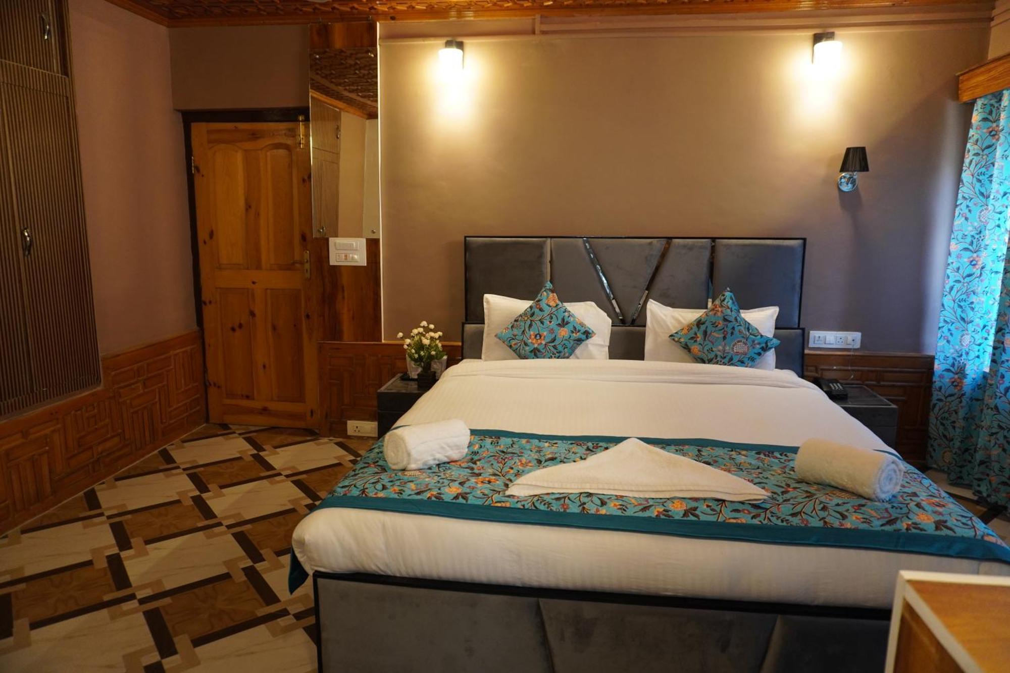 Hotel Arbor Srinagar (Jammu and Kashmir)